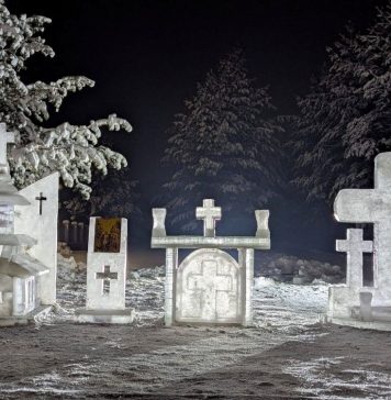 FOTO Tradiția crucilor de gheață, păstrată la Năruja