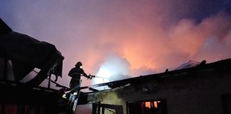 ULTIMA ORĂ O casă din Cotești a luat foc