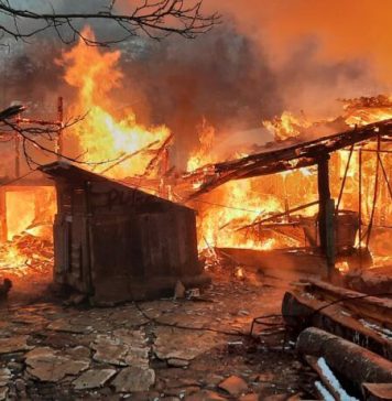 Două gospodării din Lepșa, cuprinse de flăcări