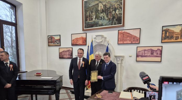 FOTO Președintele Nicușor Dan a vizitat Colegiul ”Unirea” din Focșani / CN ”Unirea”, decorat la împlinirea a 160 de ani