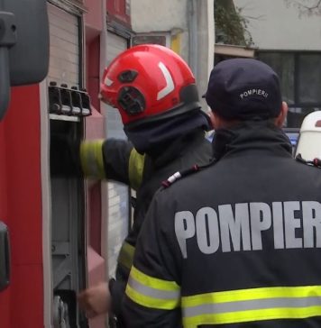 Incendiu la mai multe gospodării din Focșani. Cinci echipaje de pompieri intervin