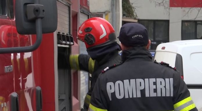 Incendiu la mai multe gospodării din Focșani. Cinci echipaje de pompieri intervin