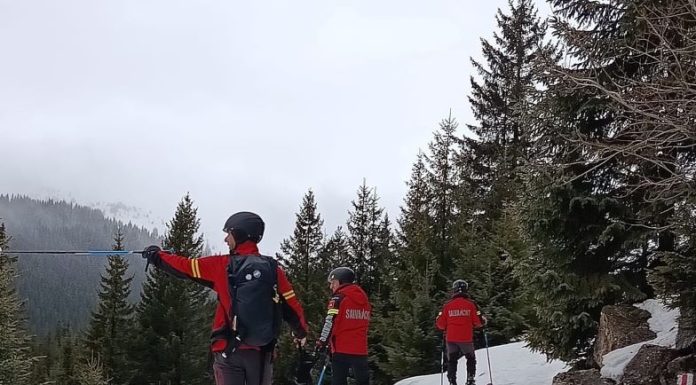 FOTO Antrenamente pe schiuri pentru salvamontiștii vrânceni