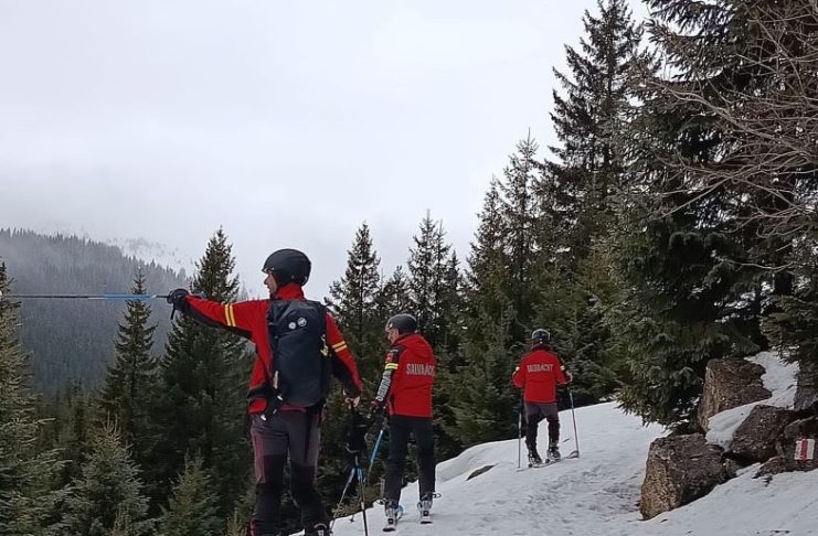 FOTO Antrenamente pe schiuri pentru salvamontiștii vrânceni