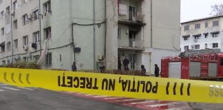 ULTIMA ORĂ Bărbat găsit carbonizat în urma unui incendiu produs la subsolul unui bloc din Focșani