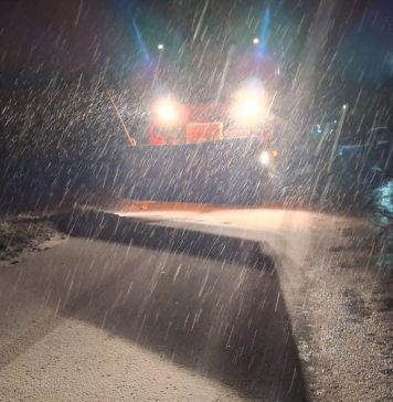 VIDEO Se circulă în condiții de iarnă pe drumurile din Vrancea și din județele vecine / Sfaturile drumarilor