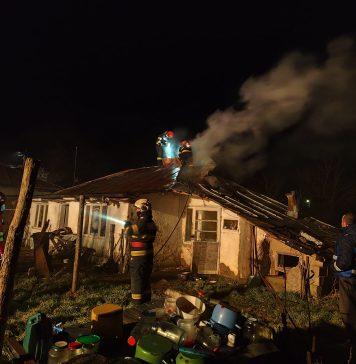 Incendiu la o casă din Răstoaca