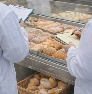 FOTO Supermarketurile și hipermarketurile, verificate de ANSVSA