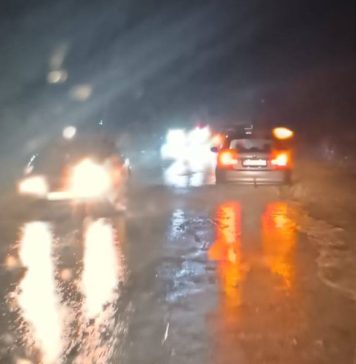 Ploaia produce probleme pe unele drumuri din Vrancea