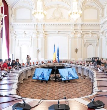 Proiect legislativ pentru combaterea traficului de persoane și legalizarea prostituției / Modelul suedez, prezentat în Parlamentul României