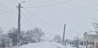 Se circulă în condiții de iarnă pe drumurile județene: intervenție non-stop pentru menținerea circulației