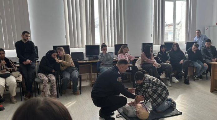 FOTO Elevi și profesori din Odobești au învățat să acorde primul ajutor