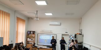 FOTO: Jandarmii vrânceni în mijlocul elevilor din Jariștea