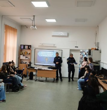 FOTO: Jandarmii vrânceni în mijlocul elevilor din Jariștea