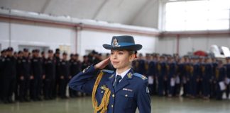O tânără din Vrancea, șefă de promoție la două unități ale Forțelor Aeriene Române