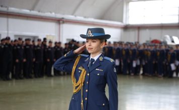 O tânără din Vrancea, șefă de promoție la două unități ale Forțelor Aeriene Române