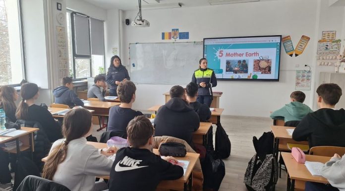 FOTO Scoate violența din anonimat! Violența în școli nu este doar despre cel care lovește, ci și despre toți cei care văd și tac!