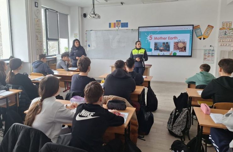 FOTO Scoate violența din anonimat! Violența în școli nu este doar despre cel care lovește, ci și despre toți cei care văd și tac!