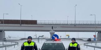 Polițiștii și jandarmii vrânceni, la datorie și pe viscol