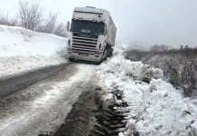 Autoritățile anunță că toate drumurile sunt deschide, dar sunt și blocaje