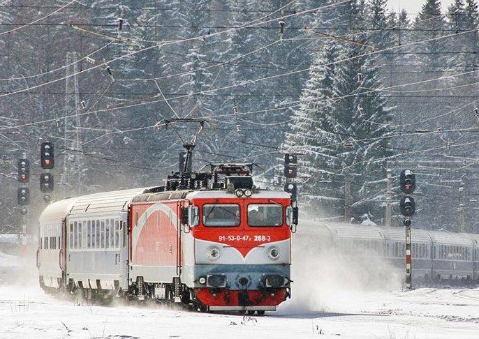 Trenurile circulă în condiții de iarnă, în contextul avertizărilor meteorologice