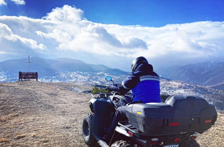 Jandarmii montani, la datorie în zonele turistice din județ