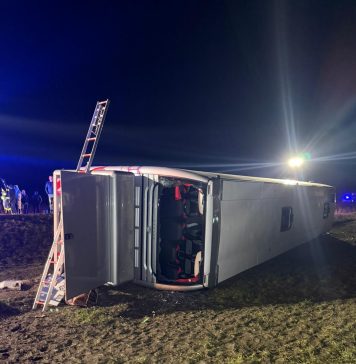 Plan roșu de intervenție în Galați: un autocar s-a răsturnat și a strivit un pasager