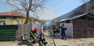 FOTO VIDEO Primele imagini de la incendiul care a cuprins mai multe case în Focșani