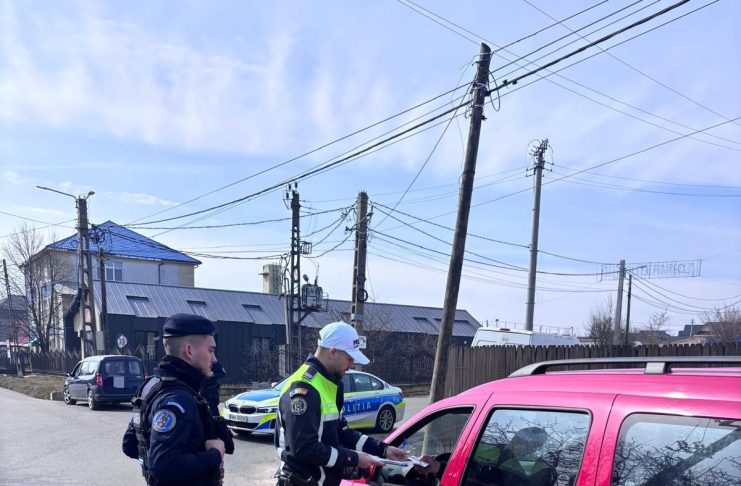 FOTO Razie a poliției în comuna Slobozia Bradului