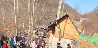 FOTO Alunecare de teren în Chiojdeni / 7 gospodării în pericol