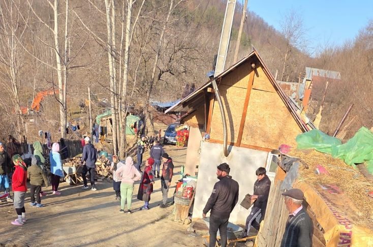 FOTO Alunecare de teren în Chiojdeni / 7 gospodării în pericol