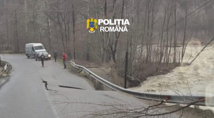 Trafic restricționat pe DJ 205D, din cauza unei alunecări de teren