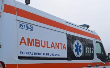 Vânători: copilă de 3 ani, acroșată de o mașină