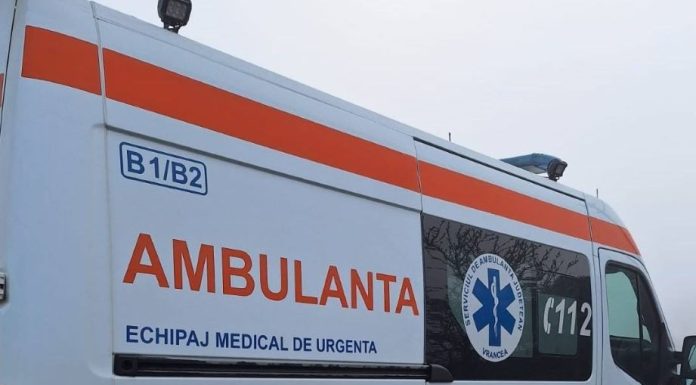 Vânători: copilă de 3 ani, acroșată de o mașină