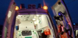 Tragedie într-o familie din Vrancea: fiica de 18 ani găsită fără suflare în baie