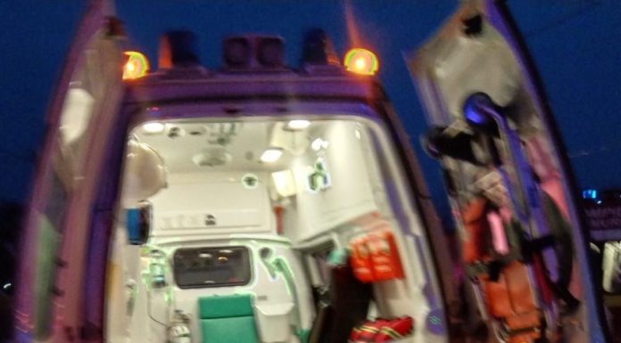 Tragedie într-o familie din Vrancea: fiica de 18 ani găsită fără suflare în baie
