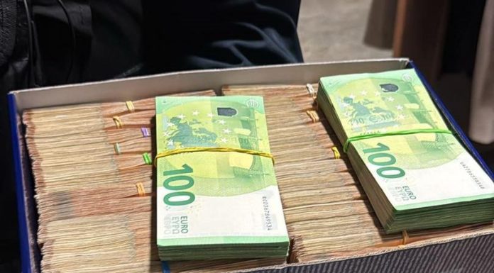 Președintele ARR, fost șef de cabinet la Sorin Grindeanu, reținut pentru 24 de ore / Cristian Anton ținea sute de mii de euro acasă, în cutii de pantofi