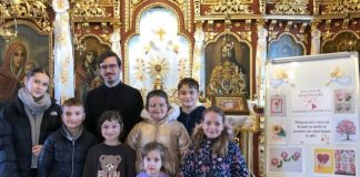 FOTO Copiii din Parohia Fitionești au confecționat mărțișoare