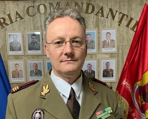 Portretul unui medic militar dedicat: col. dr. Decebal Popescu