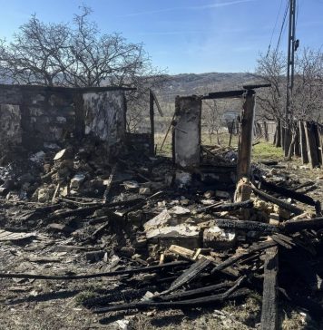 Apel în sprijinul unui localnic din Dumitrești, rămas fără casă în urma incendiului de azi noapte