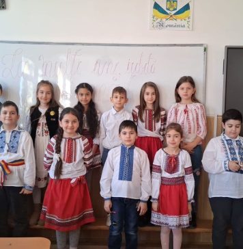 FOTO La mulți ani, iubită mamă! – ceremonie dedicată mamei la Școala Gimnazială ,,Emil Atanasiu” Garoafa