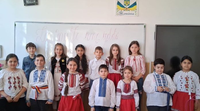 FOTO La mulți ani, iubită mamă! – ceremonie dedicată mamei la Școala Gimnazială ,,Emil Atanasiu” Garoafa