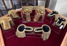 FOTO Expoziție de epoleți la Mausoleul Eroilor din Focșani