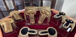 FOTO Expoziție de epoleți la Mausoleul Eroilor din Focșani