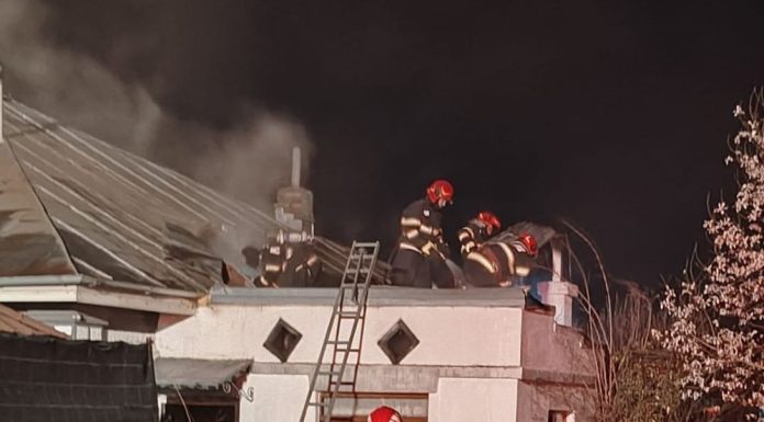 Incendii la două locuințe, azi noapte, în Vrancea