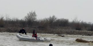 FOTO Inundații în județ: persoană izolată în mijlocul apei, apă evacuată din gospodării și de pe E85, Ro-Alert în Biliești și Mirceștii Vechi / Recomandările pompierilor