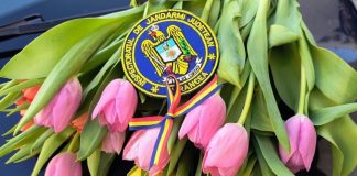 VIDEO Gest de suflet al jandarmilor vrânceni pentru doamnele de la Căminul de bătrâni, în prag de 8 Martie