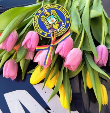 VIDEO Gest de suflet al jandarmilor vrânceni pentru doamnele de la Căminul de bătrâni, în prag de 8 Martie