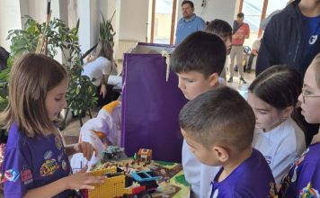 Apel (și) pentru sprijinirea copiilor din Nereju, calificați la CM de robotică, din SUA / Cheltuielile sunt peste posibilitățile lor