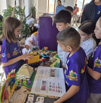 Apel (și) pentru sprijinirea copiilor din Nereju, calificați la CM de robotică, din SUA / Cheltuielile sunt peste posibilitățile lor